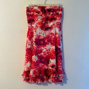 White House Black Market Gorgeous 100% Silk Floral Dress in Red Color Size 4